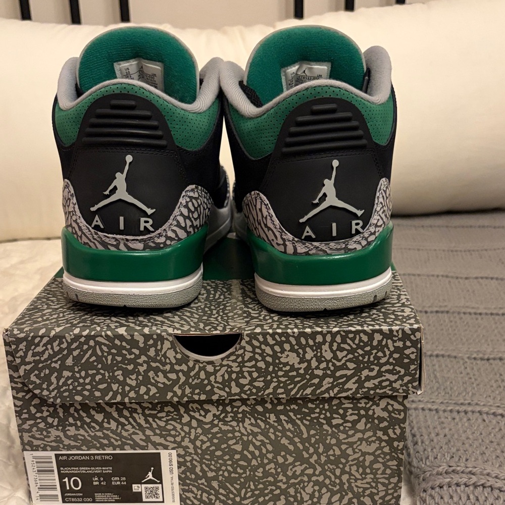 Air Jordan 3 Retro Black and Pine Green - Picture 4 of 8